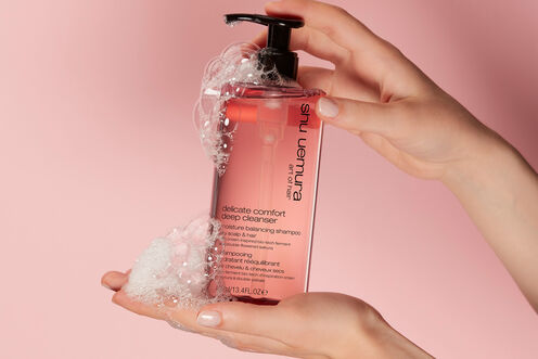 Shu Uemura – Delicate Comfort Feuchtigkeitsspendendes, ausgleichendes Shampoo